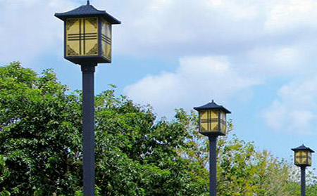 太阳能城北庭院灯怎么选亮度与续航更耐用